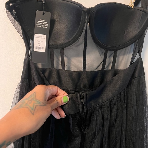 Black Dress - Picture 4 of 5